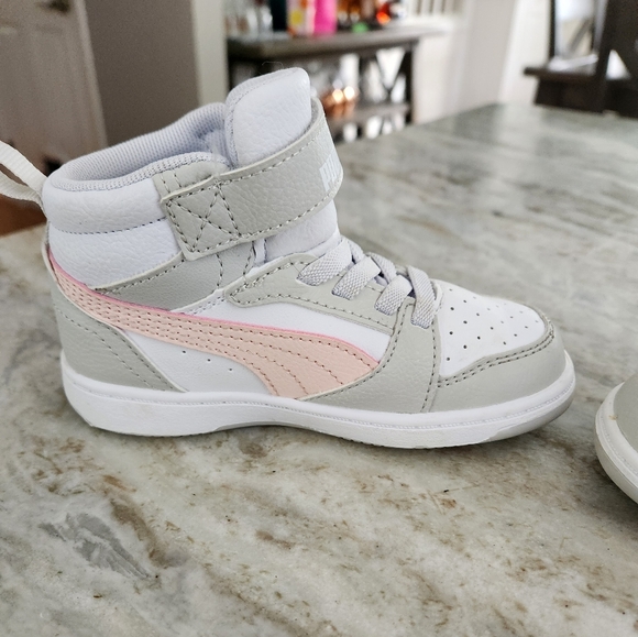 Puma Toddler Size 8. Tan, white and pink. - Picture 7 of 8
